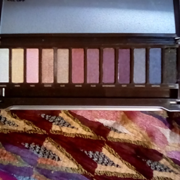 Stilla and Absolute Eyeshadow Palettes Lot of 2 - Picture 4 of 8